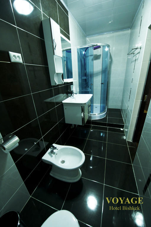 Voyage Hotel Bishkek Esterno foto