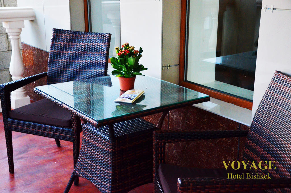 Voyage Hotel Bishkek Esterno foto