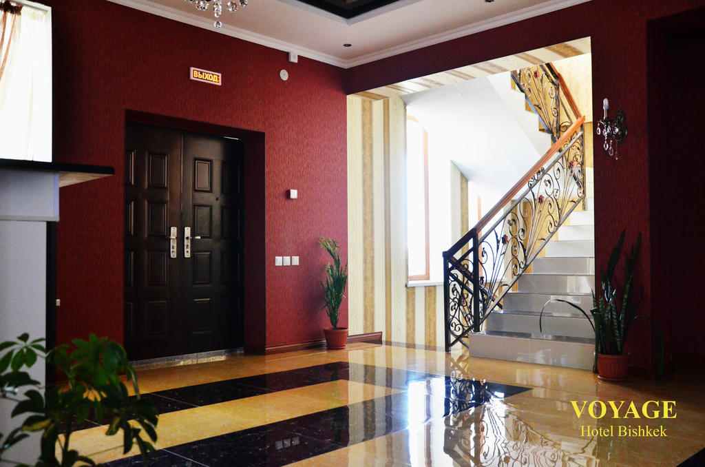Voyage Hotel Bishkek Esterno foto