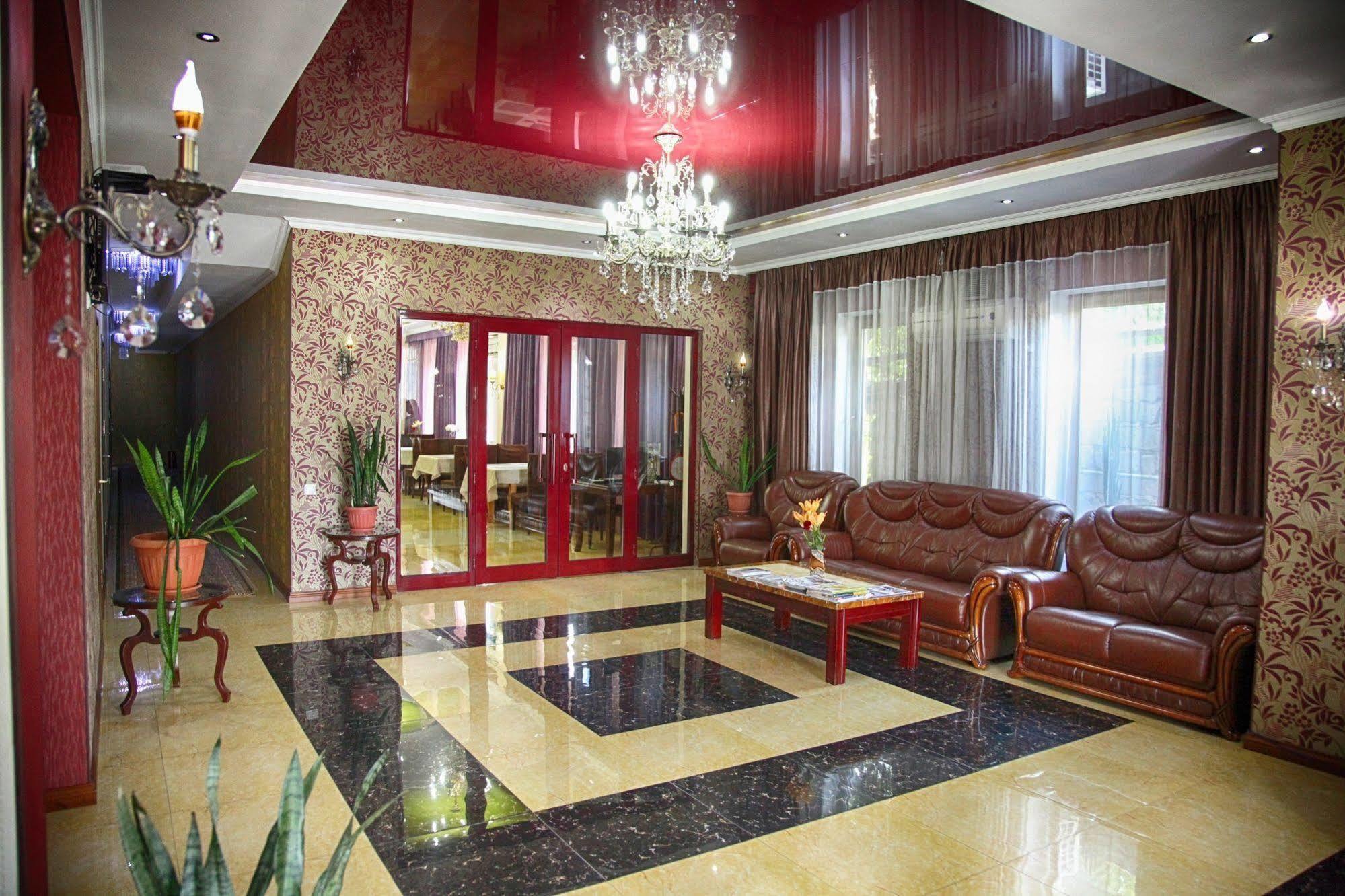 Voyage Hotel Bishkek Esterno foto