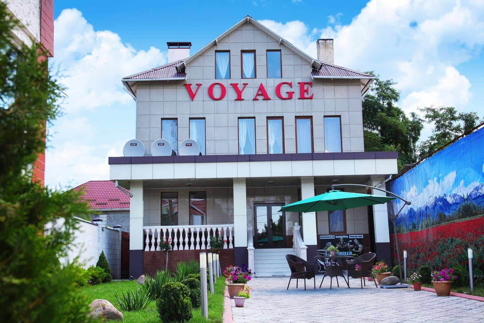 Voyage Hotel Bishkek Esterno foto