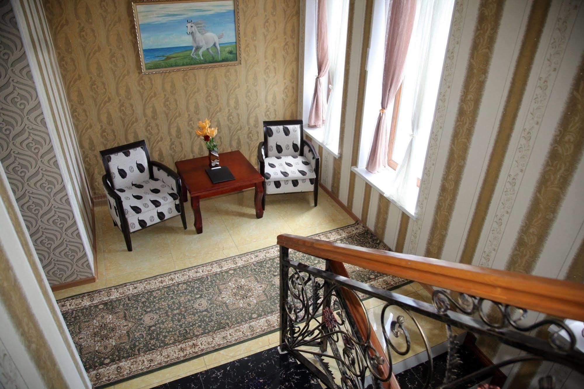 Voyage Hotel Bishkek Esterno foto